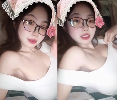 Gái xinh muốn lên đỉnh khi làm tình