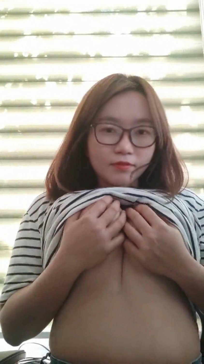 Vietnamese slut wanted to become a webslut #h40IzWkW