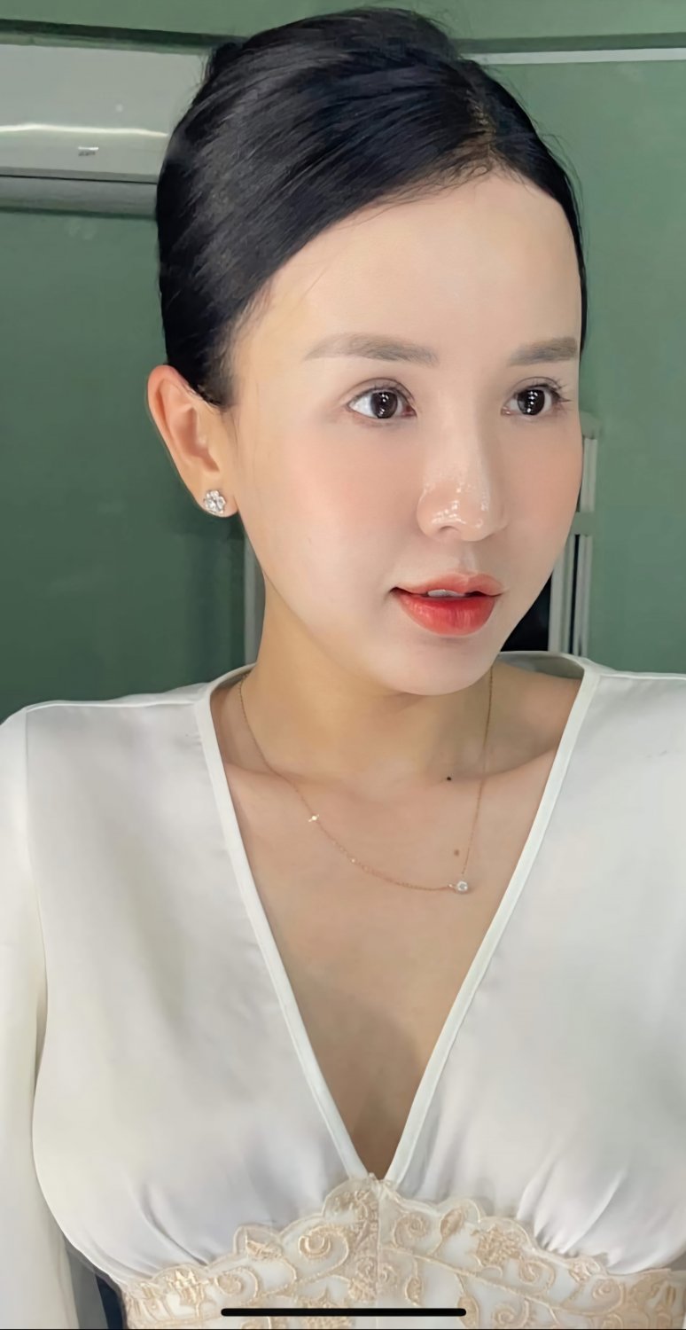 Asian Vietnam Girl Tattoo Selfie - DJ Kiều Max #W0DzB0FU