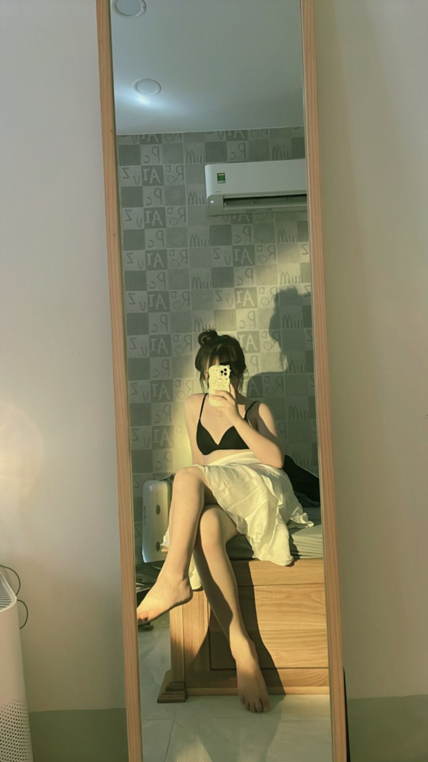 Vietnamese cute girl exposed and shared. Cuck's session in comments. #DeYOcLAj