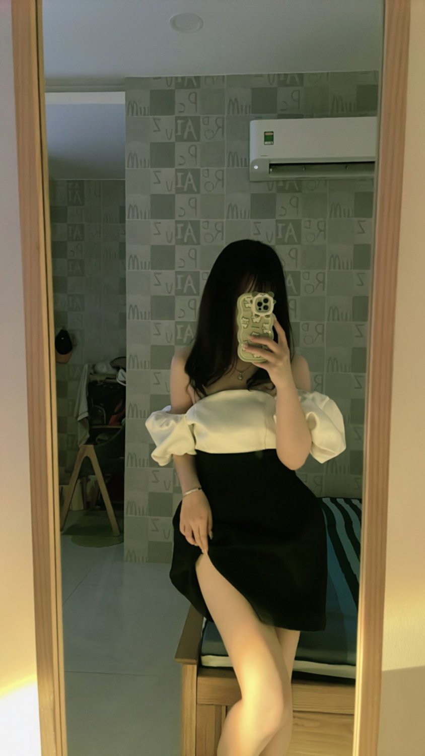 Vietnamese cute girl exposed and shared. Cuck's session in comments. #qDSdKyOd