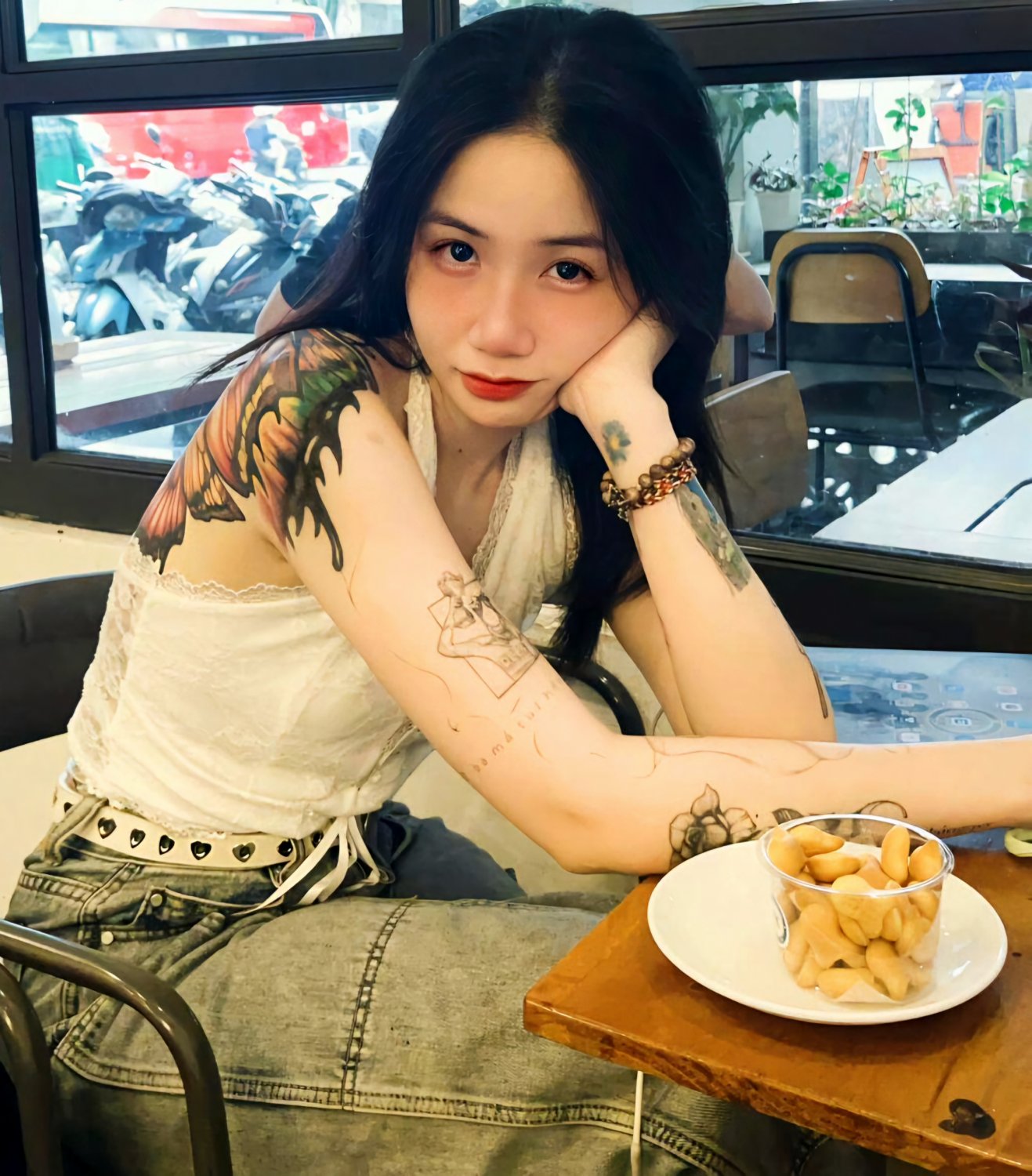 Asian Vietnam Girl Tattoo Selfie - Lại Nguyễn Quỳnh Vy #2VZGtuT1