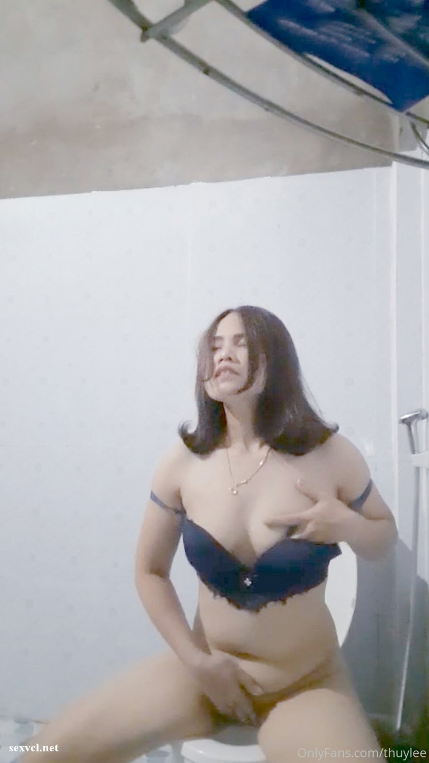 Vietnamese single mom, Onlyfans thuylee nude sexy leaked #VRsnEM50