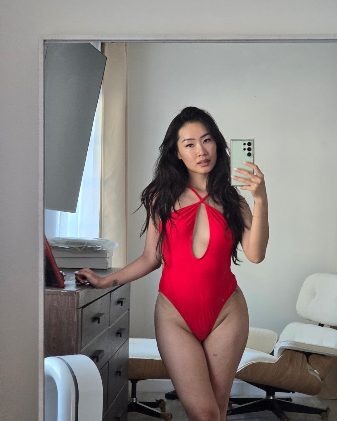 Viet Instagram Model's Old Sextapes Resurface Online #bWBmIo0R